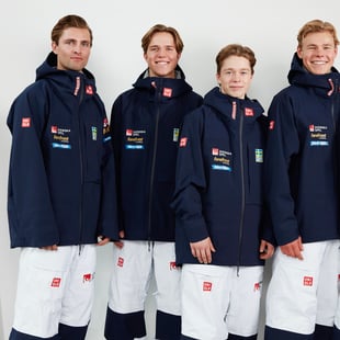 ユニクロのウェアを着用したモーグルスウェーデン代表選手団