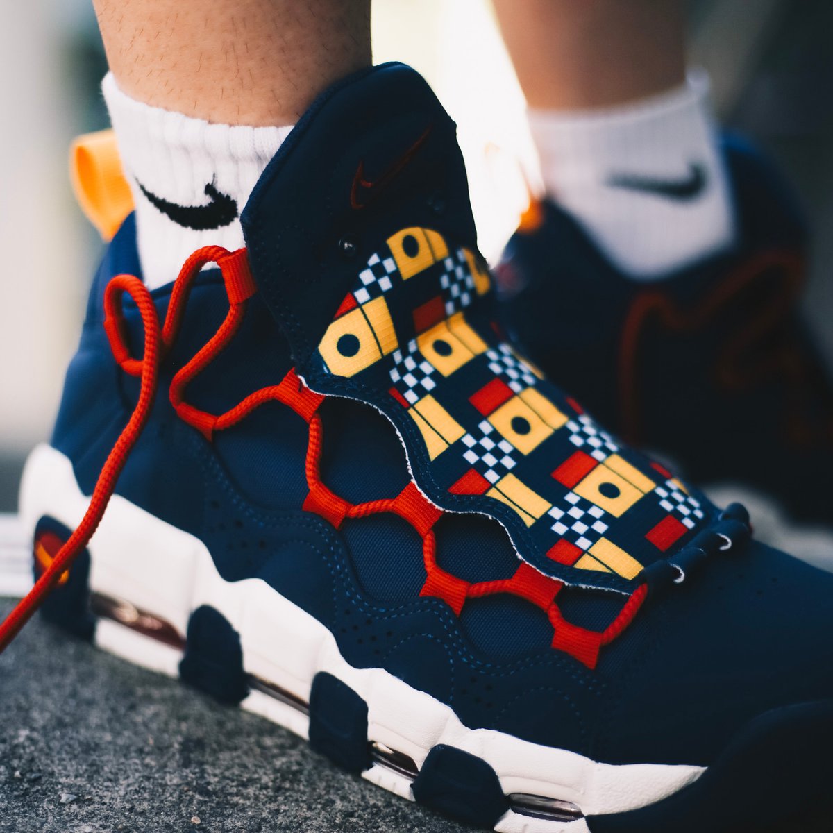 海洋旗信号をデザイン、アトモス限定「AIR MORE MONEY」が登場