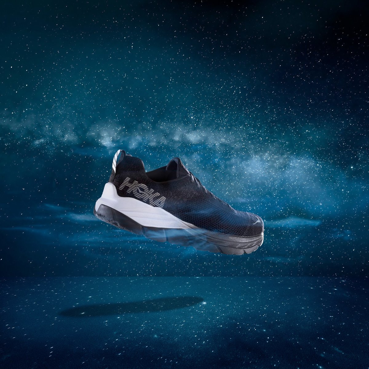 ホカ オネオネ、黒にリフレクターを用いたナイトランシューズ発売