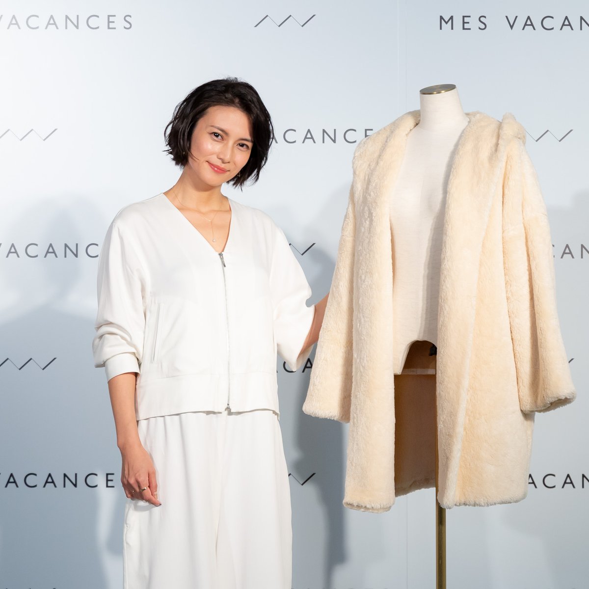 柴咲コウが初のファッションブランド立ち上げ、アイテムを披露