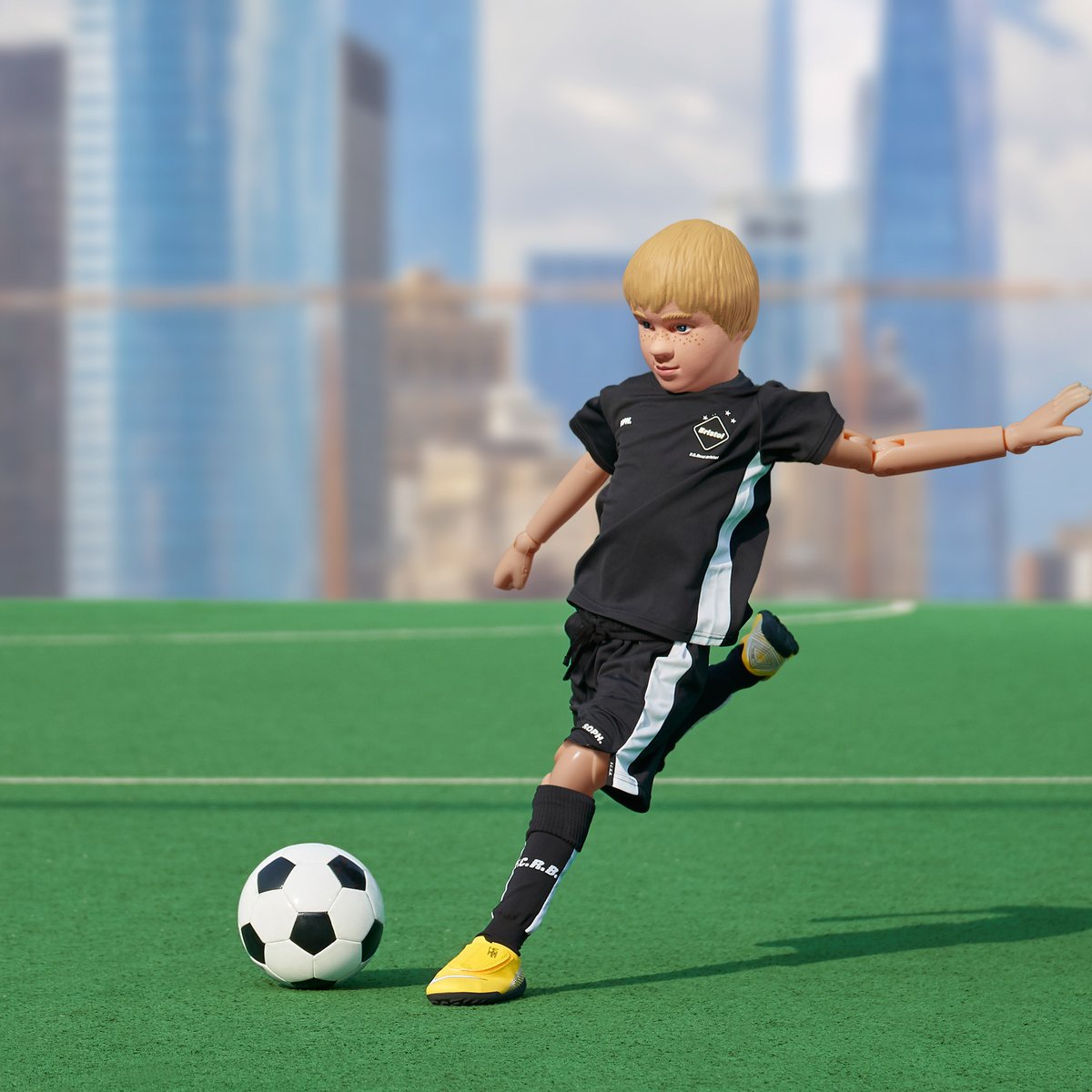 ソフが展開する「F.C.R.B.」が初のキッズラインを始動