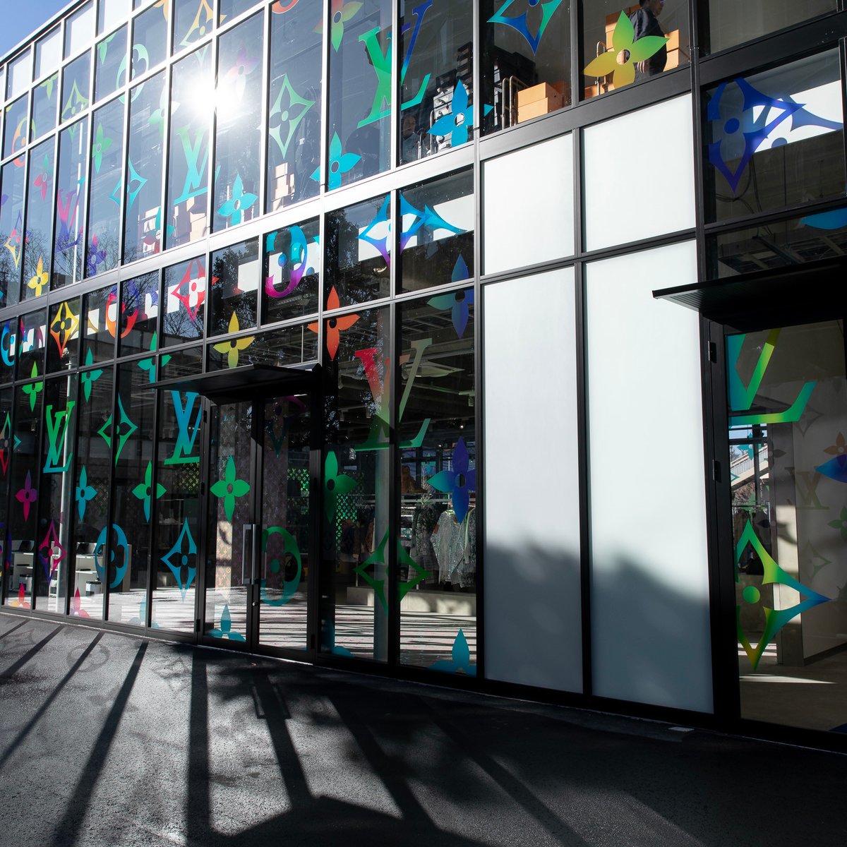 ヴァージル・アブローが描く「ルイ・ヴィトン」の世界へ、原宿の限定店