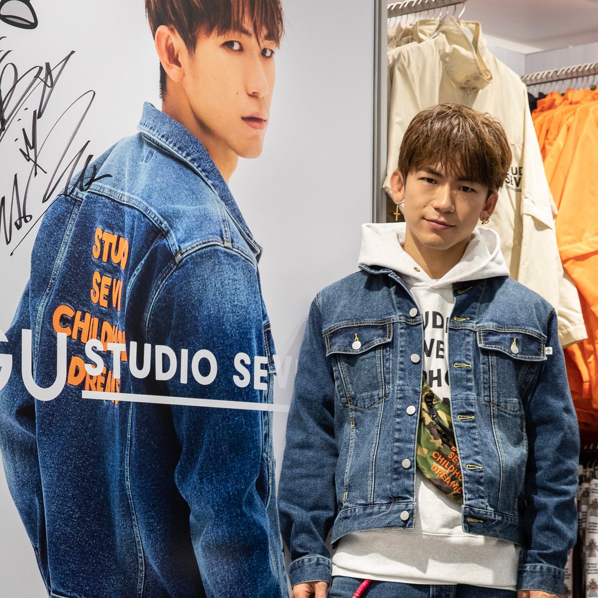 EXILE NAOTOがジーユー 渋谷店に登場、コラボアイテムを求めるファンで