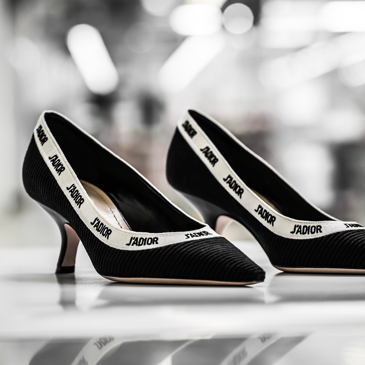 【数量限定♪】Dior J’Adior リボン刺繍 パンプス ディオール、刺繍入りリボンをあしらった「J'ADIOR」パンプスに