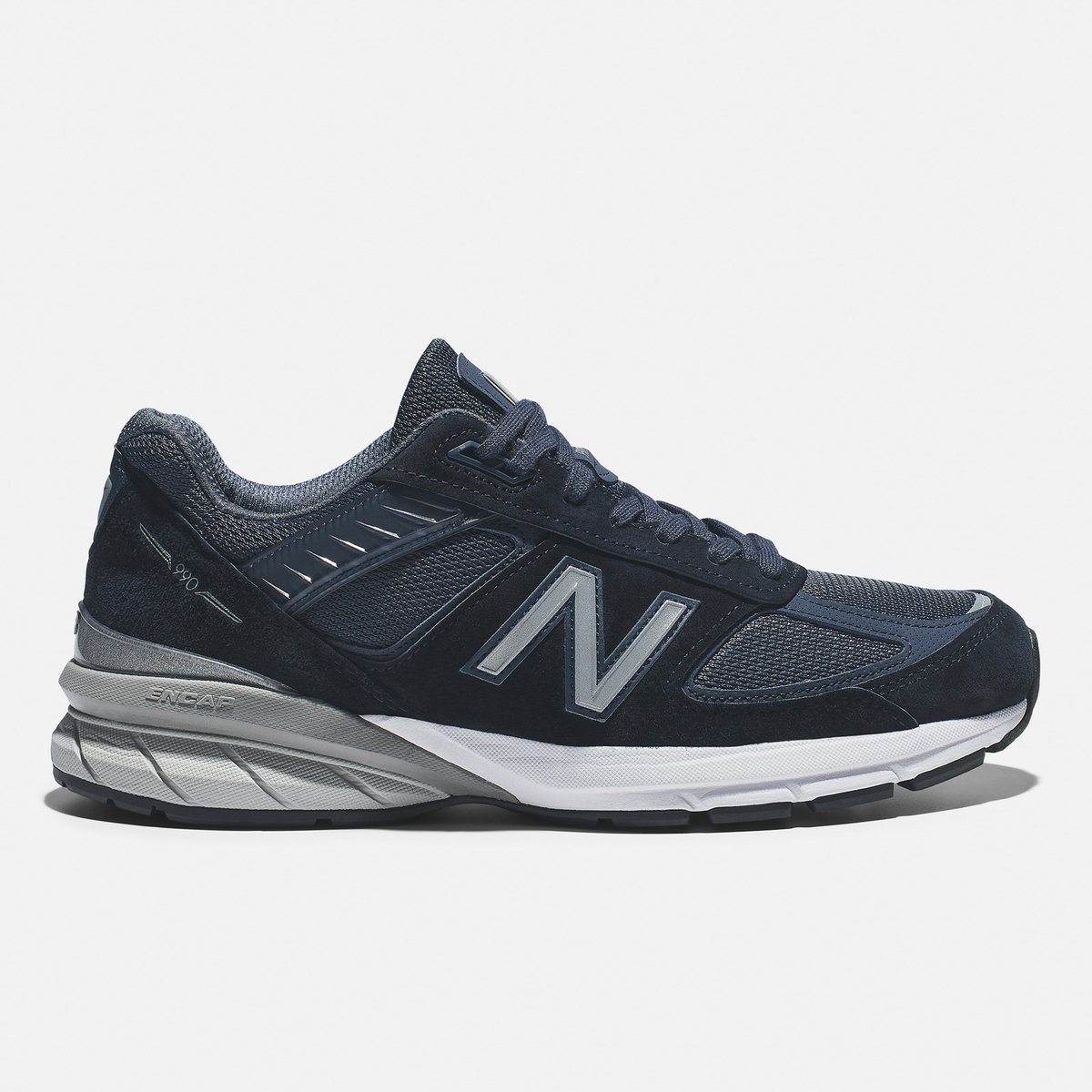 ニューバランスのフラッグシップモデル「990v5」に新色のネイビーが登場