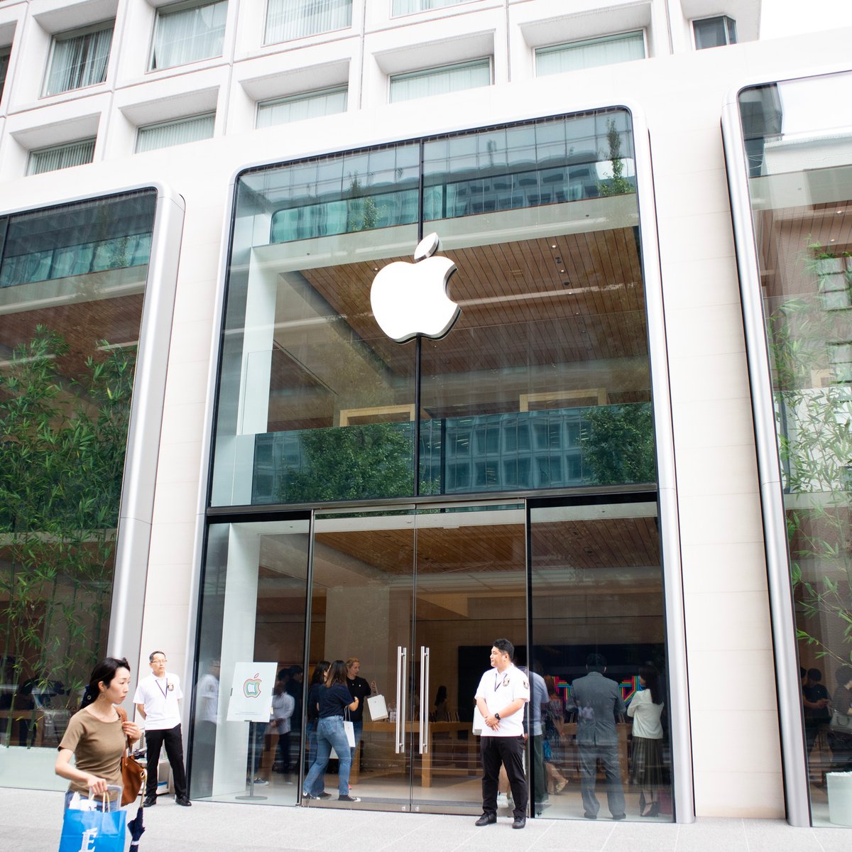 日本最大規模のアップル直営店が東京駅前に誕生、世界初のデザインを採用