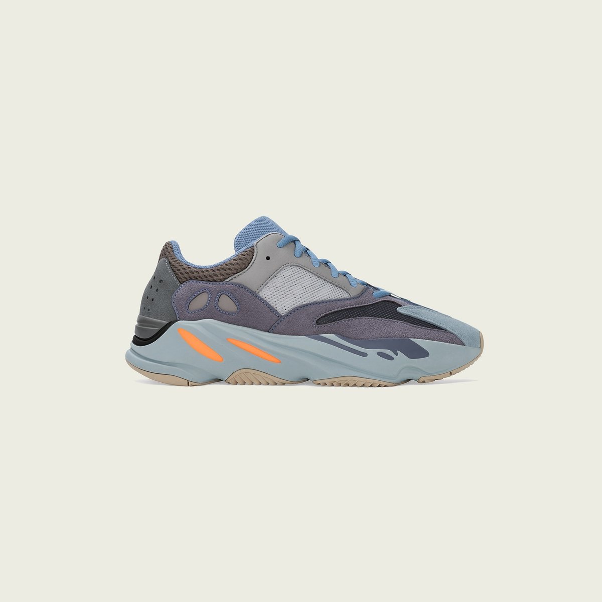 カニエ・ウェスト×アディダス、淡青のソールを搭載した新色「YEEZY