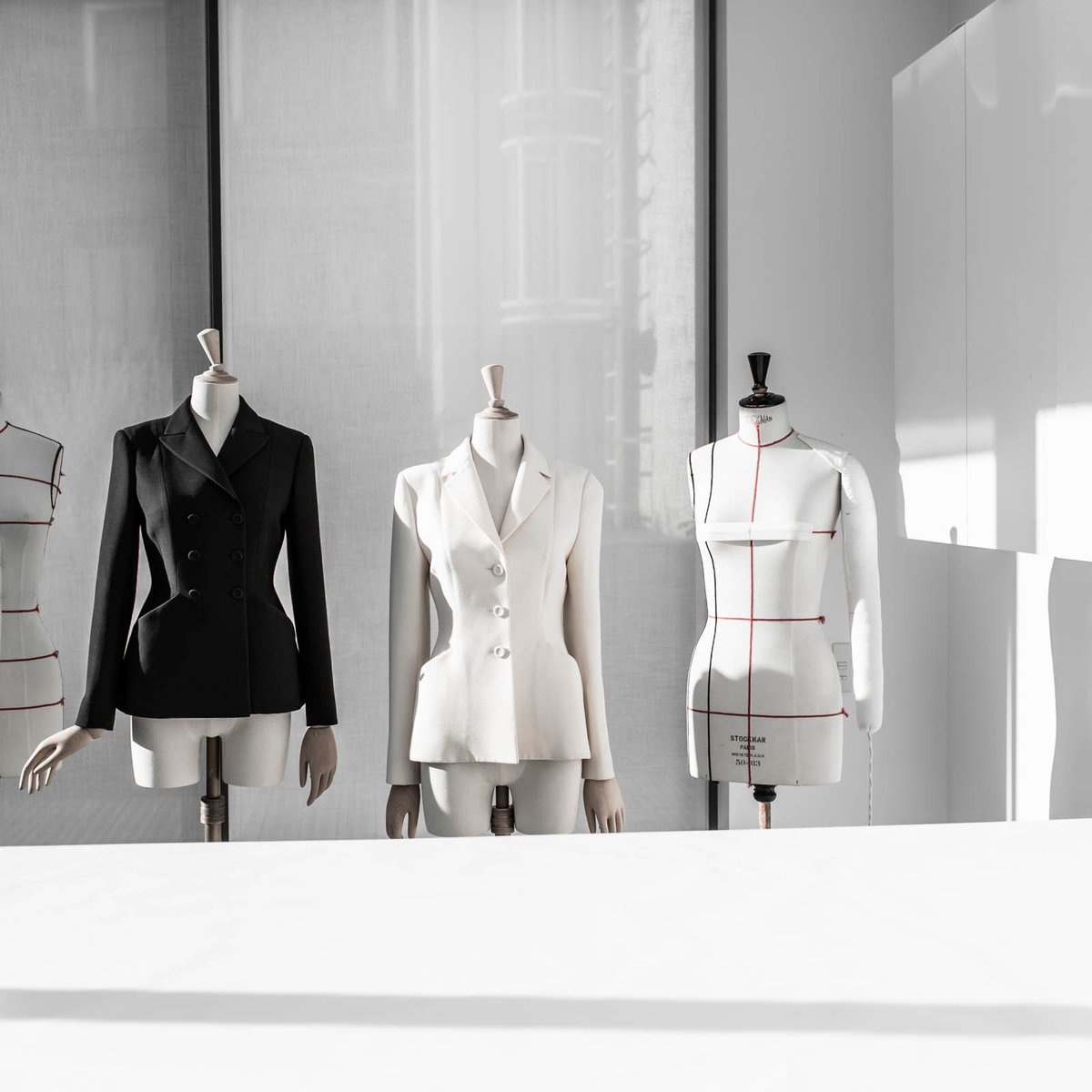 希少 Christian Dior バージャケット 羊革 クリスチャンディオール ディオールの「バー」ジャケット【おしゃれプロが推薦、大人の