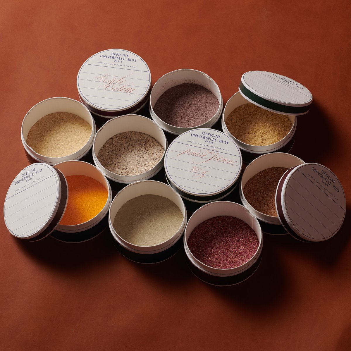 ビュリー」植物性パウダーのパッケージ刷新、名前入りのラウンド型