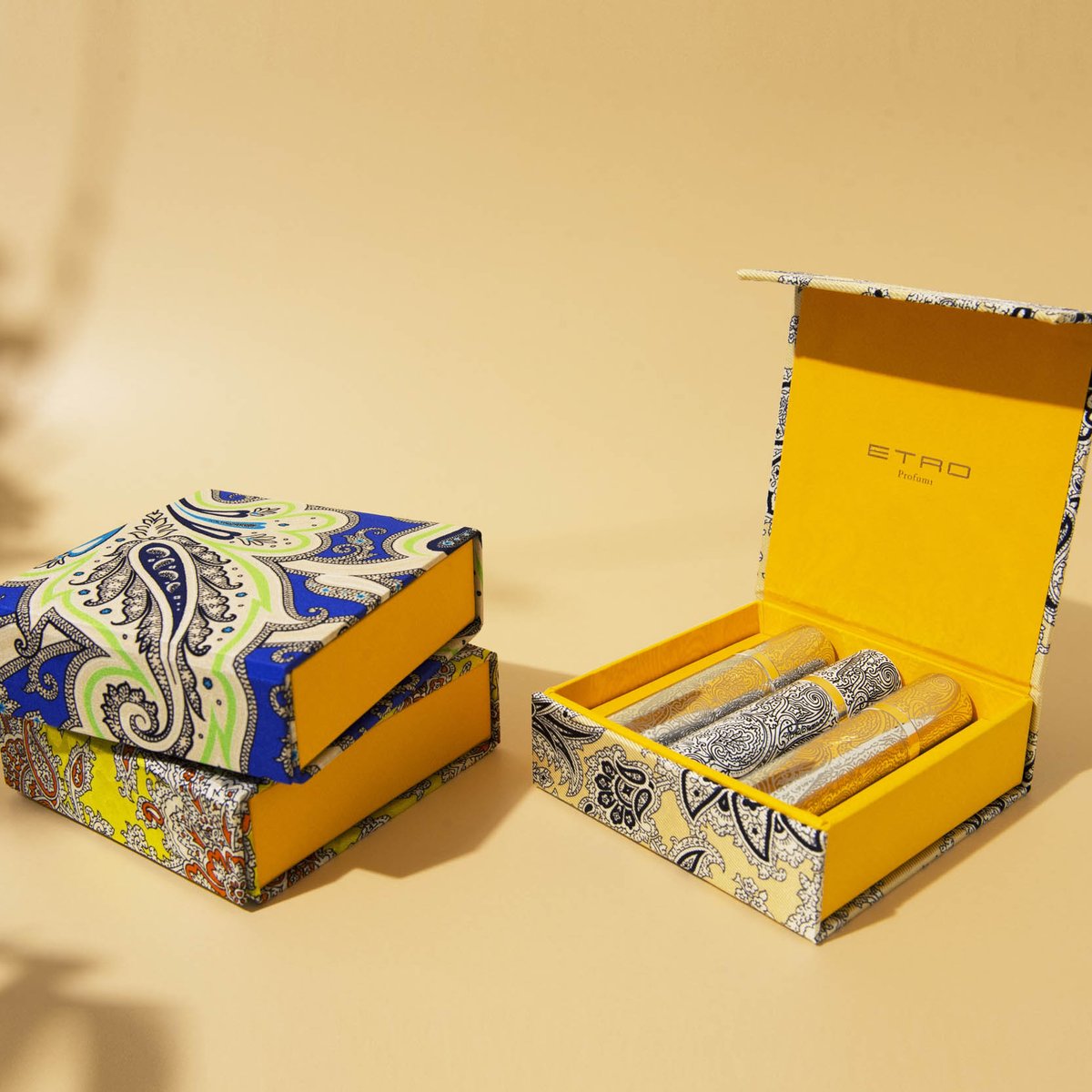 エトロ」ペイズリー柄ボックスに収めたミニフレグランスセットを発売