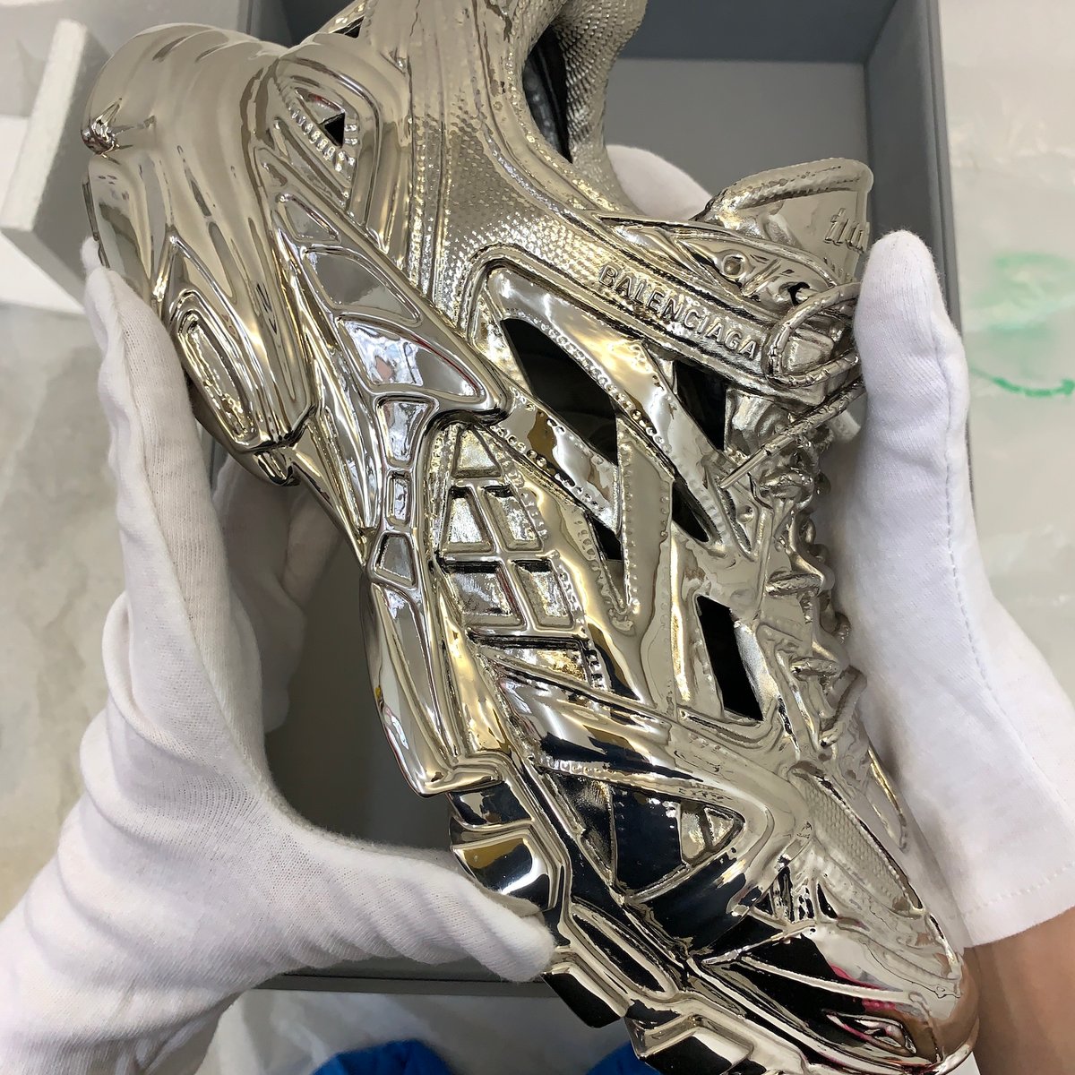 balenciagasneakers20201120-000.jpg