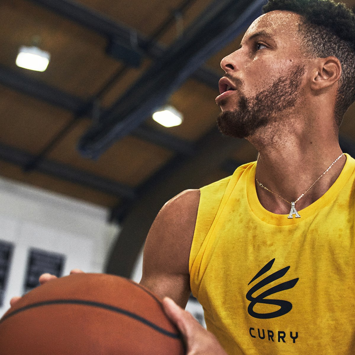 アンダーアーマー」からNBA選手ステフィン・カリーのブランドが