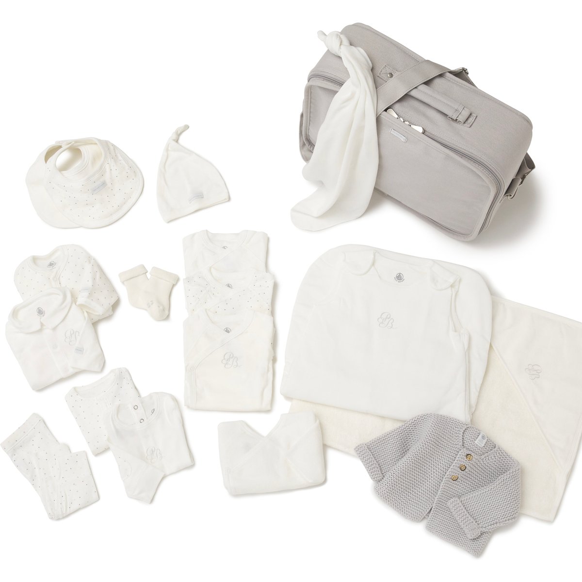 プチバトー、肌着など17アイテムがセットになった「出産準備セット」を発売