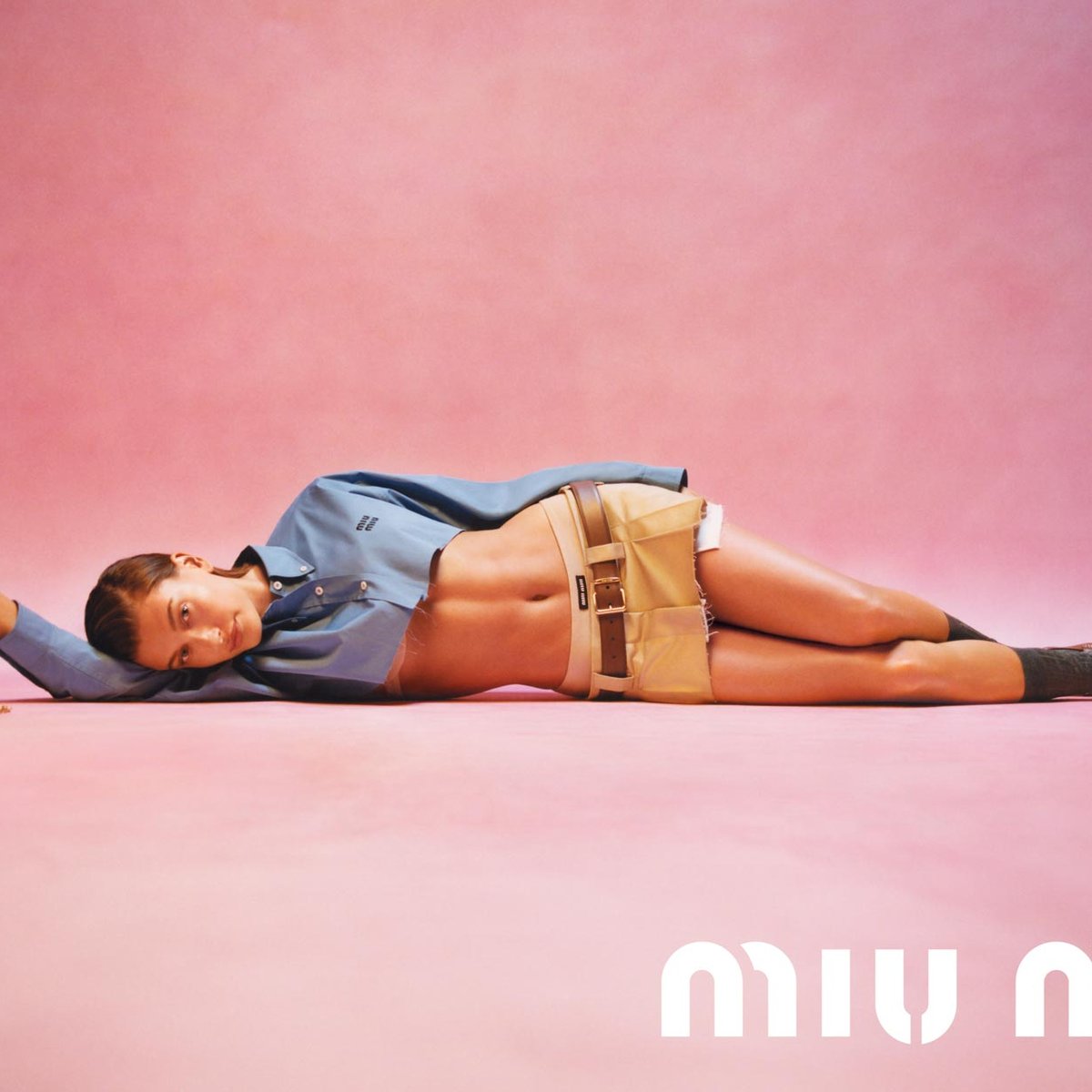 【希少】ミュウミュウ miumiu 2017FW カタログ写真集 Basic Instincts：ミュウミュウ 2022年春夏広告キャンペーン | Prada Group