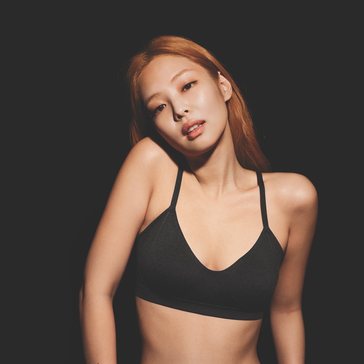 Jennie for Calvin Klein Tシャツ ジェニ - www.sorbillomenu.com