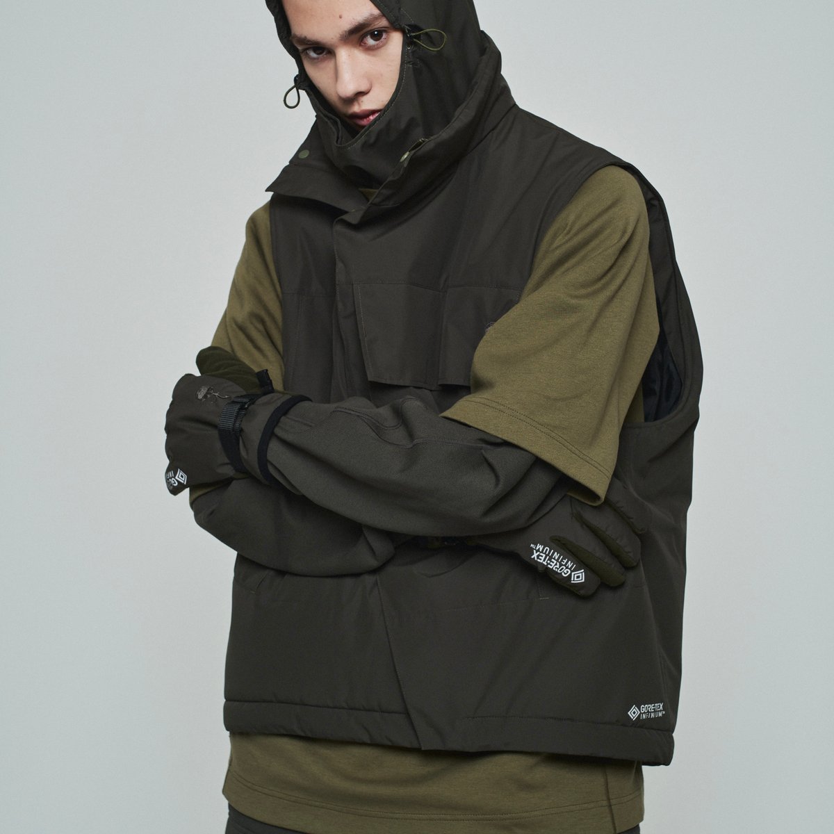 d-vec-almostblack-20220805-60- 