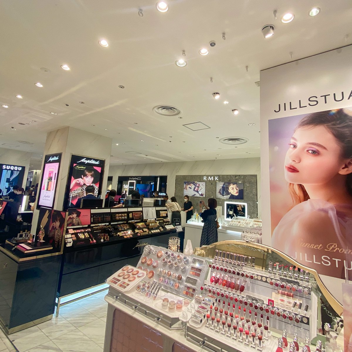 松屋銀座の化粧品売場が2割増床 SUQQUなど新ブランド導入、メイク
