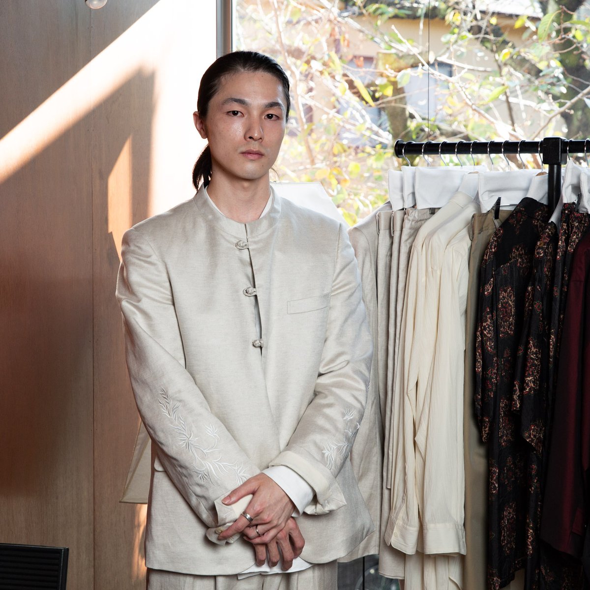 マヒト モトヨシ」本吉真人が語るギャルソンでの学びとモード復権への想い 