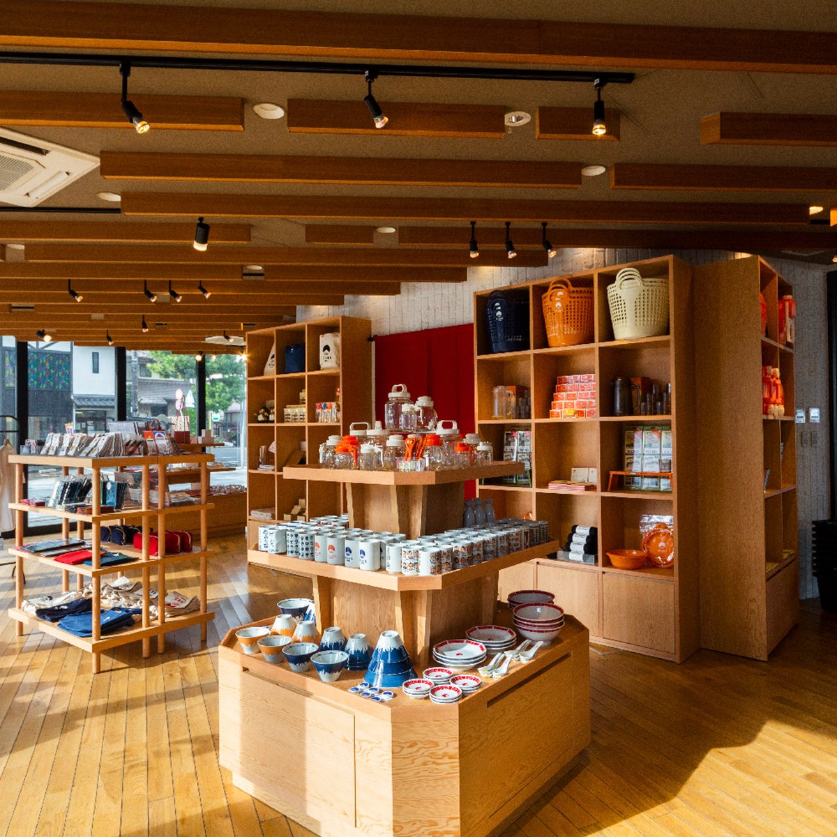 ビームス、出雲大社へと続く表参道に島根県初の店舗をオープン