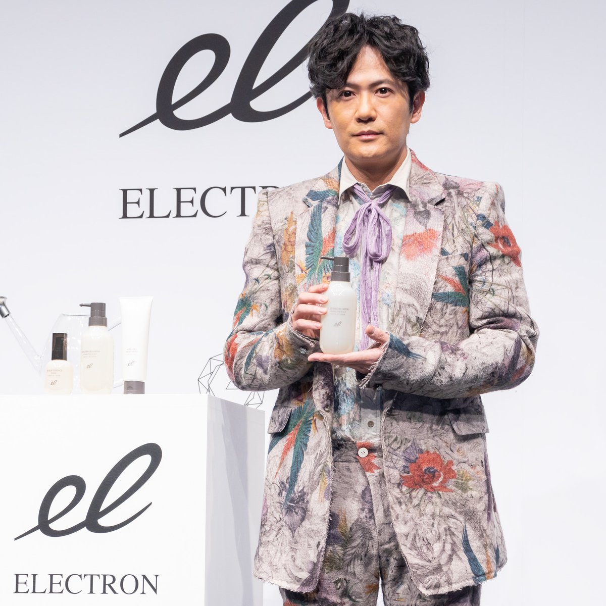 稲垣吾郎が「エレクトロン頭皮ケアライン」のアンバサダーに就任 神崎