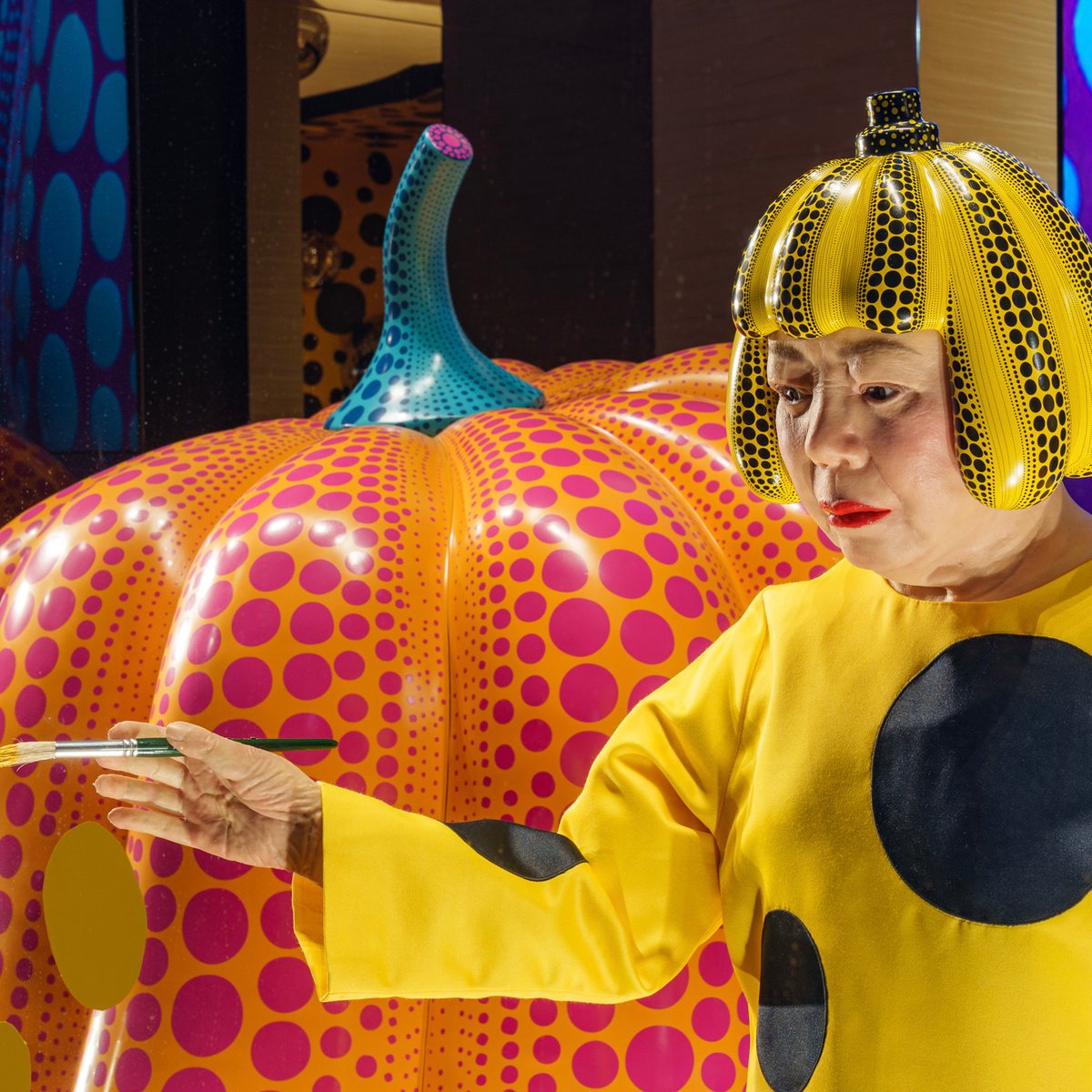 ルイ・ヴィトン表参道店に草間彌生のヒューマノイドロボットが登場