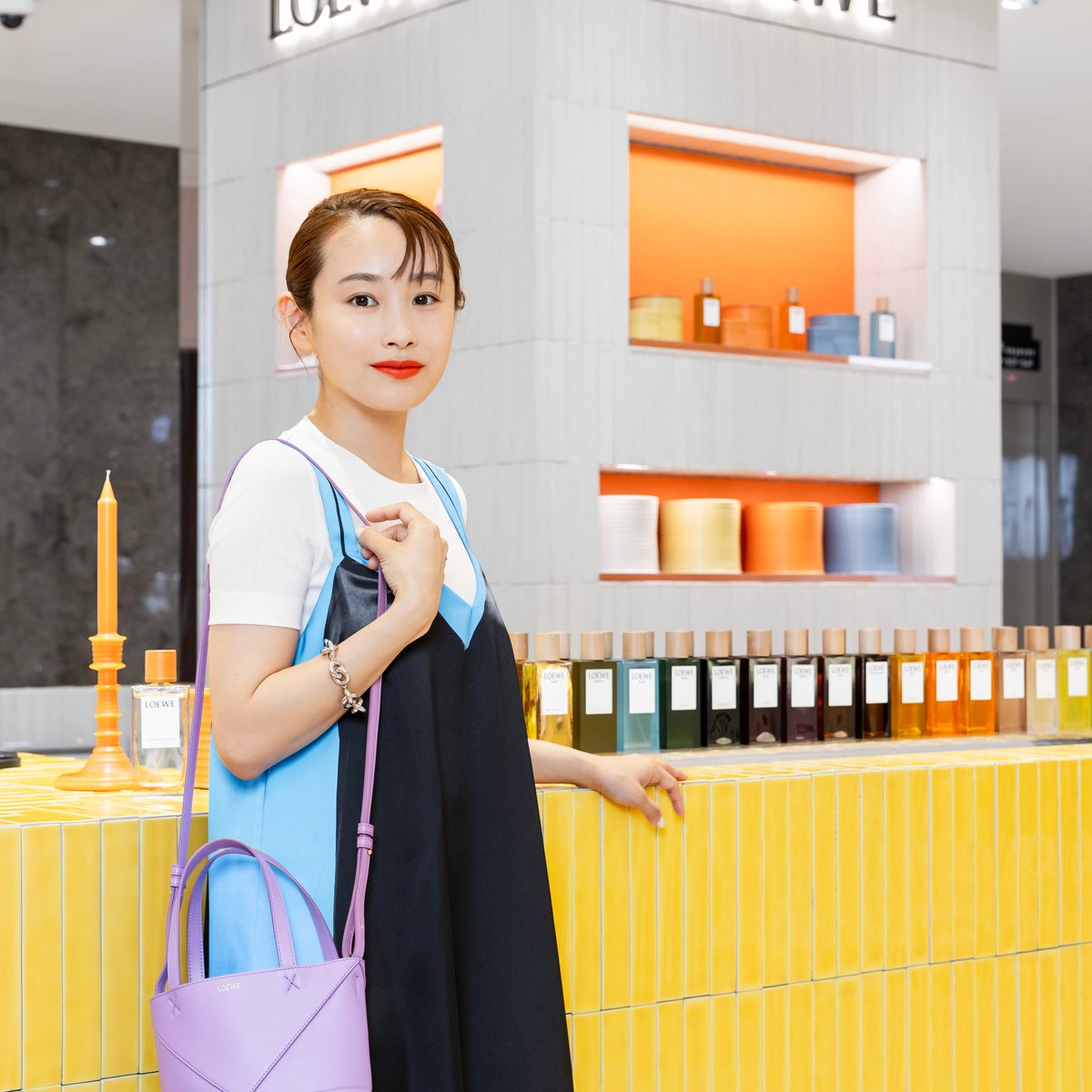 高橋愛と「ロエベ パルファム」が“出合う” 三越銀座でお買い物体験