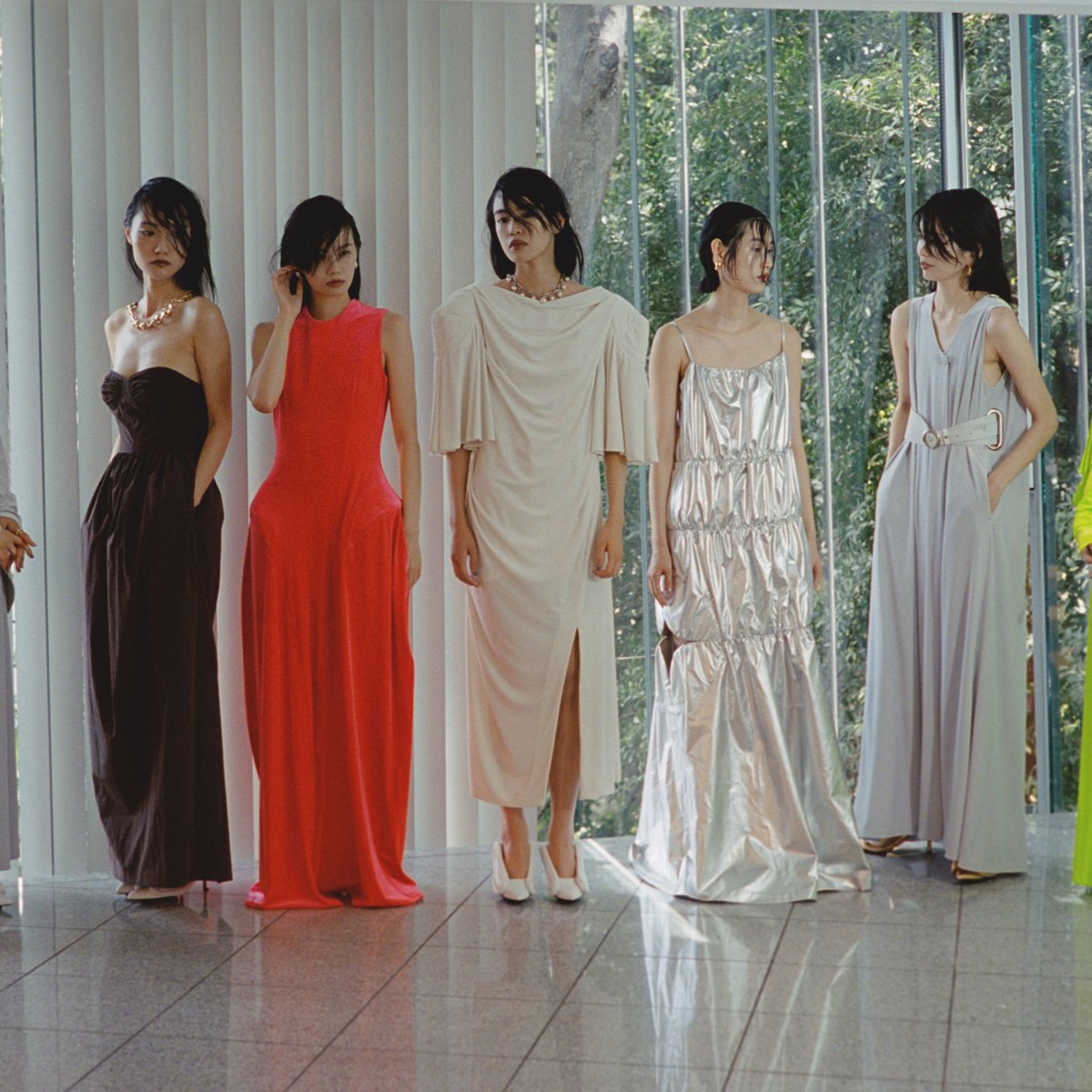 ヨウヘイオオノの「ドレスライン」が3年ぶりに発売、メタリックや