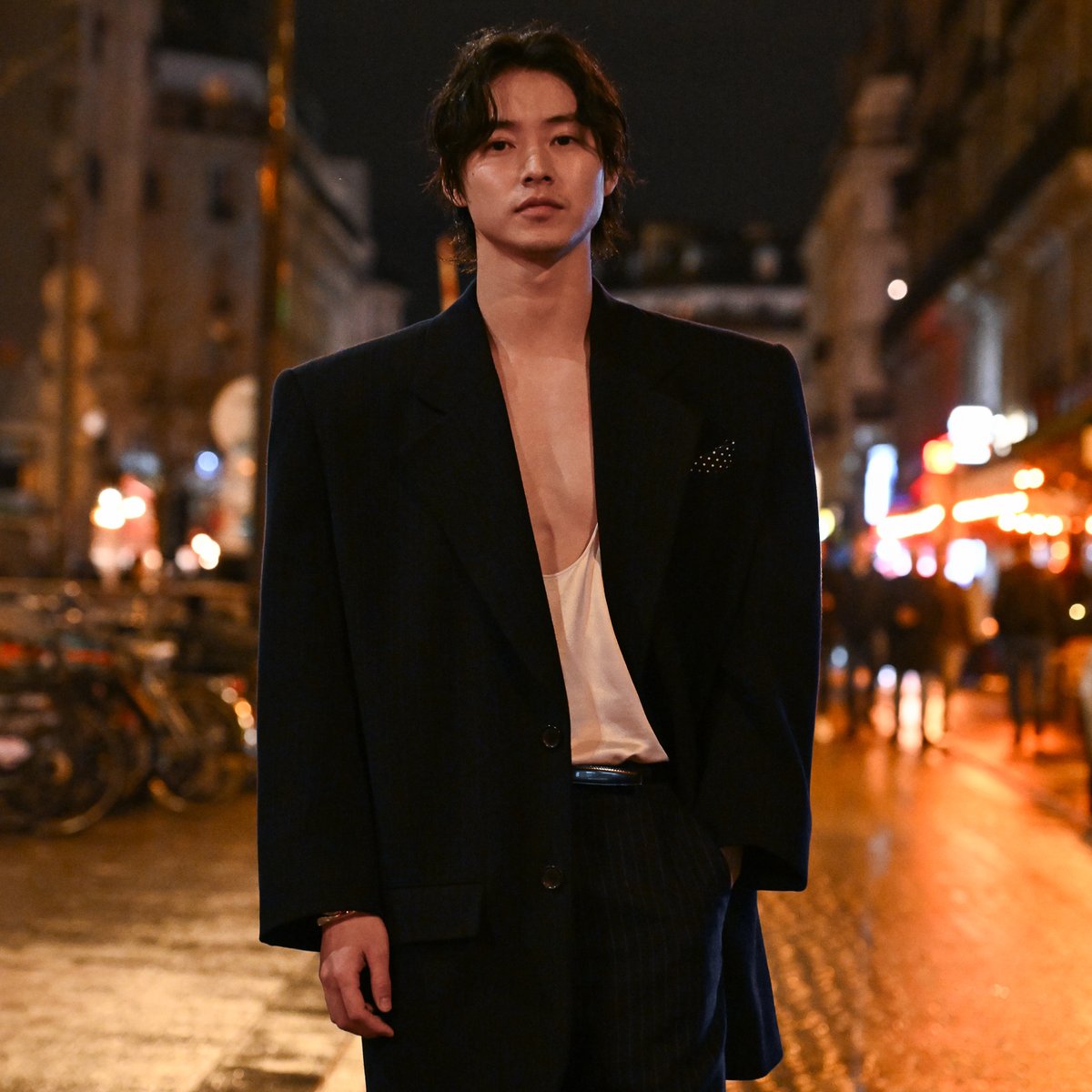 イヴ・サンローラン　まさき 山﨑賢人と夜のパリ 美しき「サンローラン」メンズコレクション