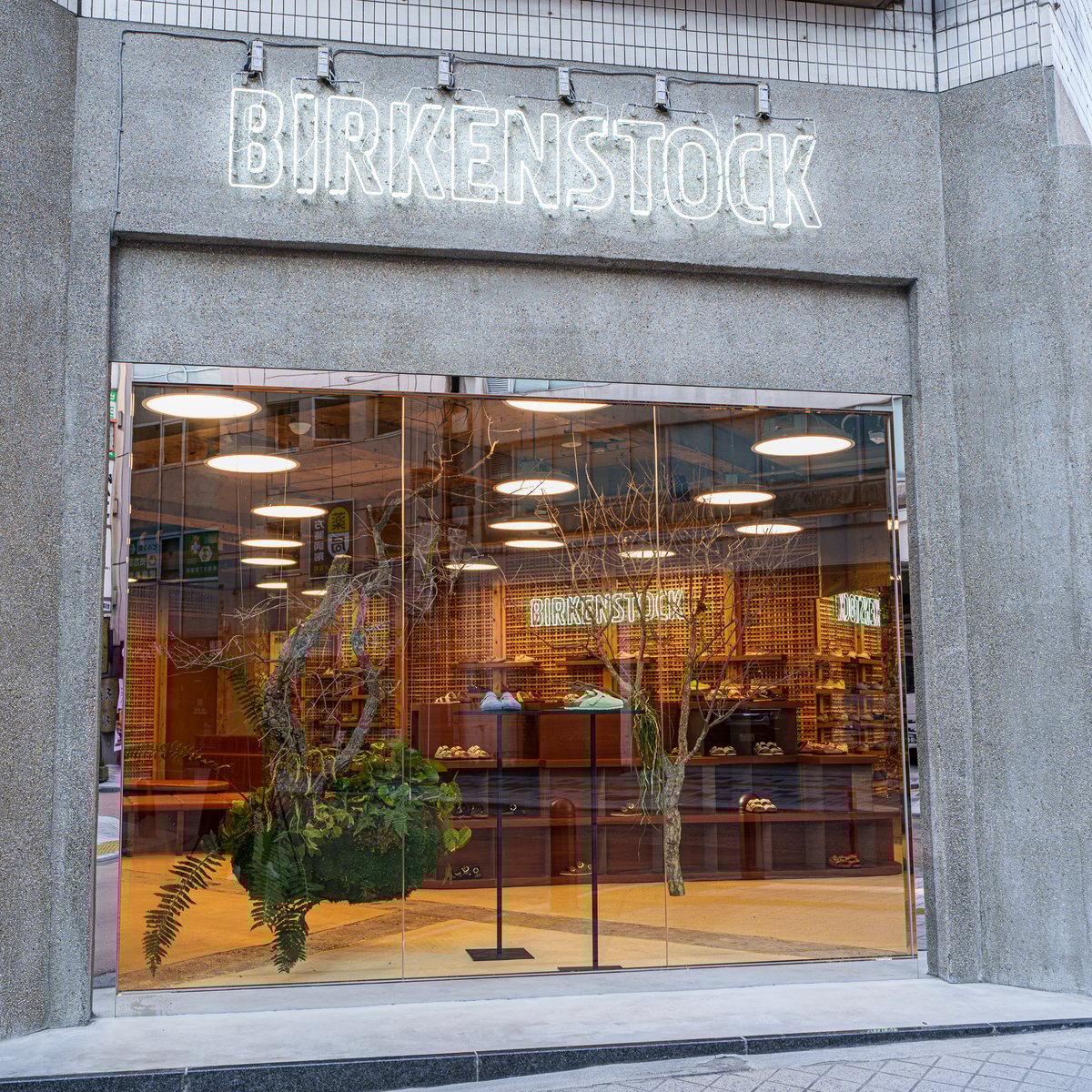 ビルケンシュトック」が新宿に新コンセプトストア出店、ダイケイミルズ