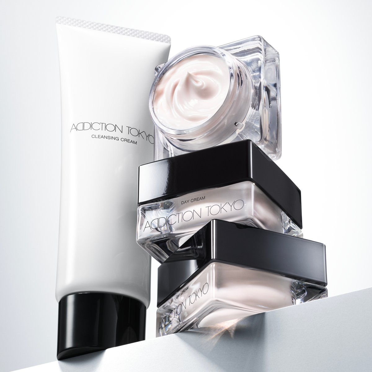 アディクションがスキンケアアイテムを発売 人気ルースパウダーの