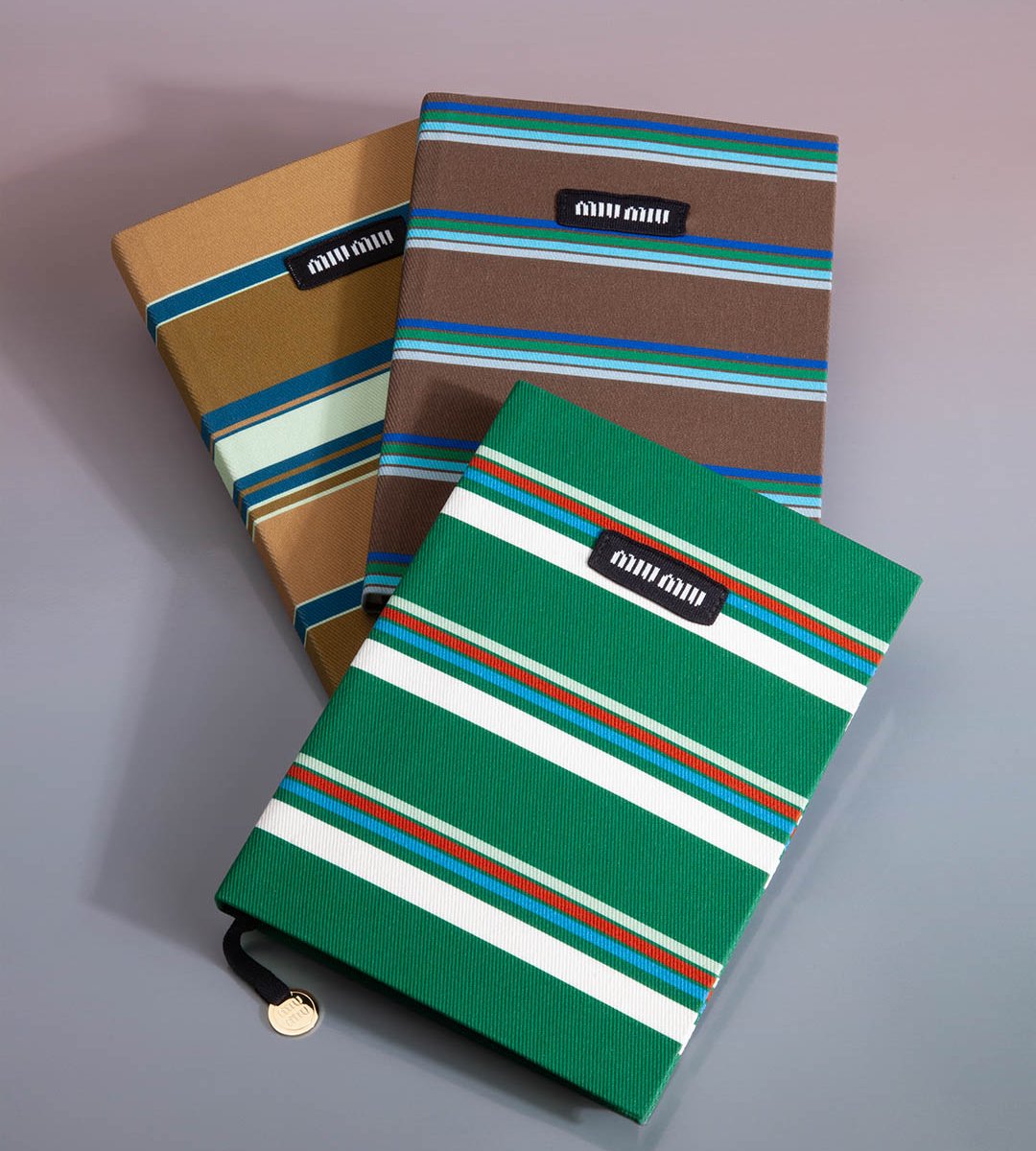 miumiu ミュウミュウ holiday2022 ルックブック 本 ミュウミュウ」が体験型イベント「Miu Miu Book Club」を開催