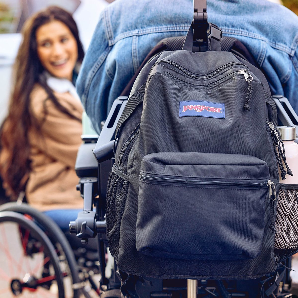 ジャンスポーツが車いすユーザーの意見を取り入れたコレクションを発売 