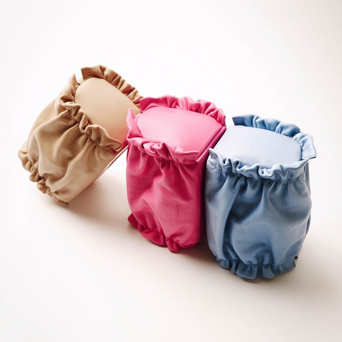 レペットが枕から着想した新作バッグ「OPERA BAG」を発売
