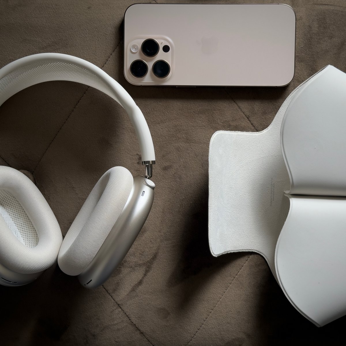 Apple ばけれ AirPods Max (USB-C)オレンジ 2024モデル Apple ばけれ AirPods Max (USB-C)オレンジ 2024モデル
