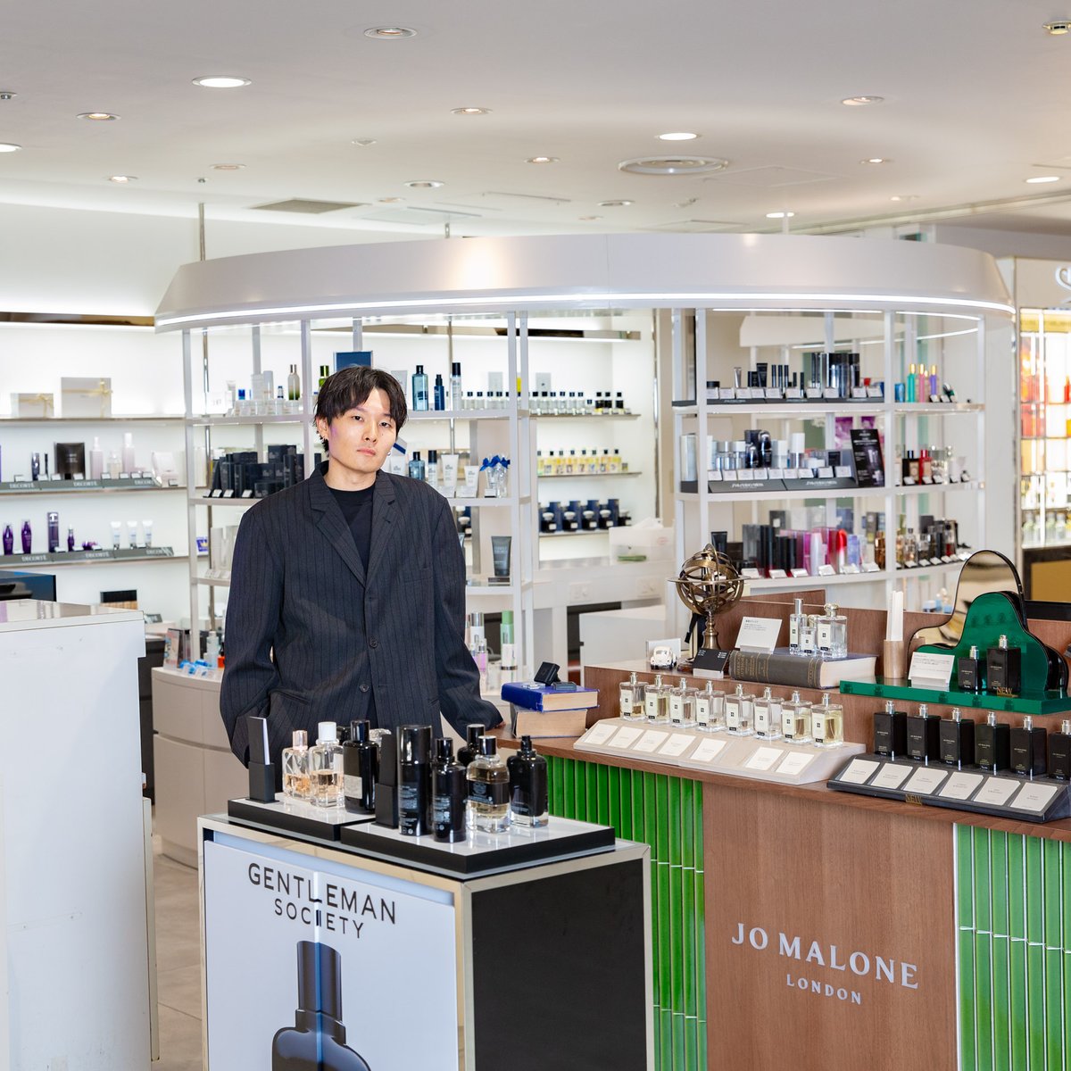 最終値下げ品2023年阪急メンズ館購入　サンローランチェックジャケット 髙島涼が阪急メンズ大阪でお買い物 ファッションを選ぶように香水を選んで