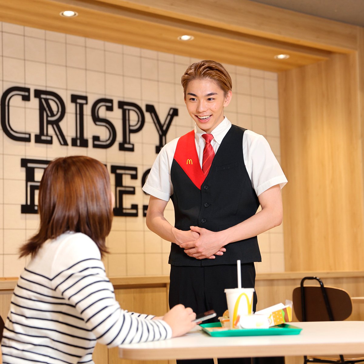 日本マクドナルドが店舗スタッフの髪色を自由化、テスト導入店では採用