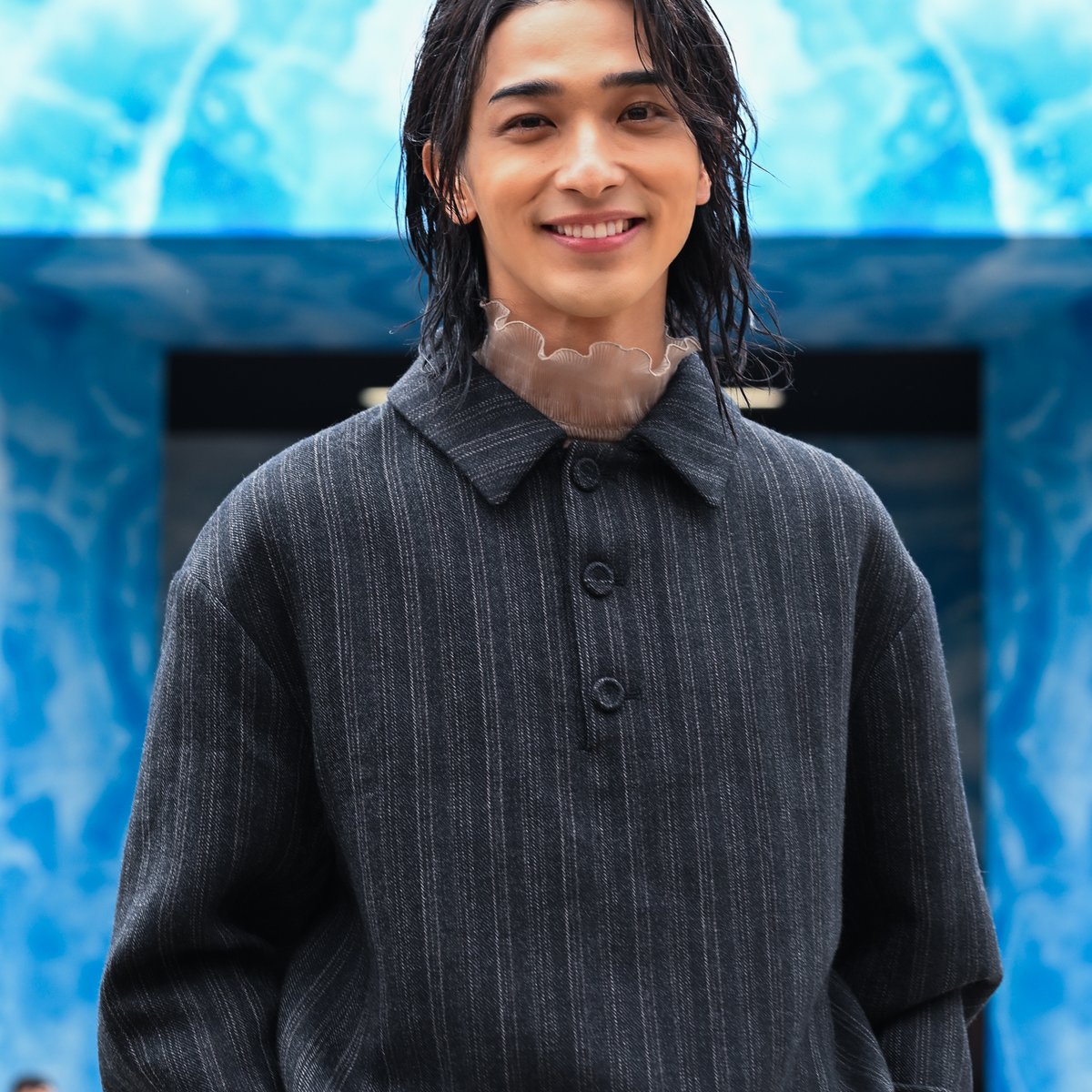 横浜流星が「ディオール ＆ サカイ」のハイブリッドな世界に