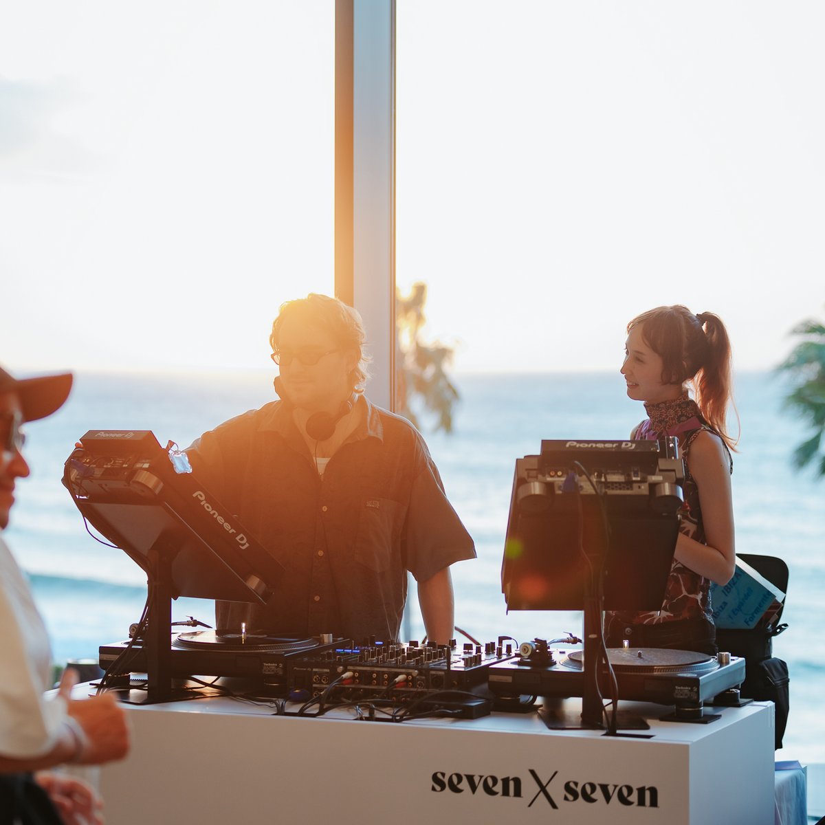 水原佑果らがDJとして参加 ホテル「セブン バイ セブン 糸島」が自然と