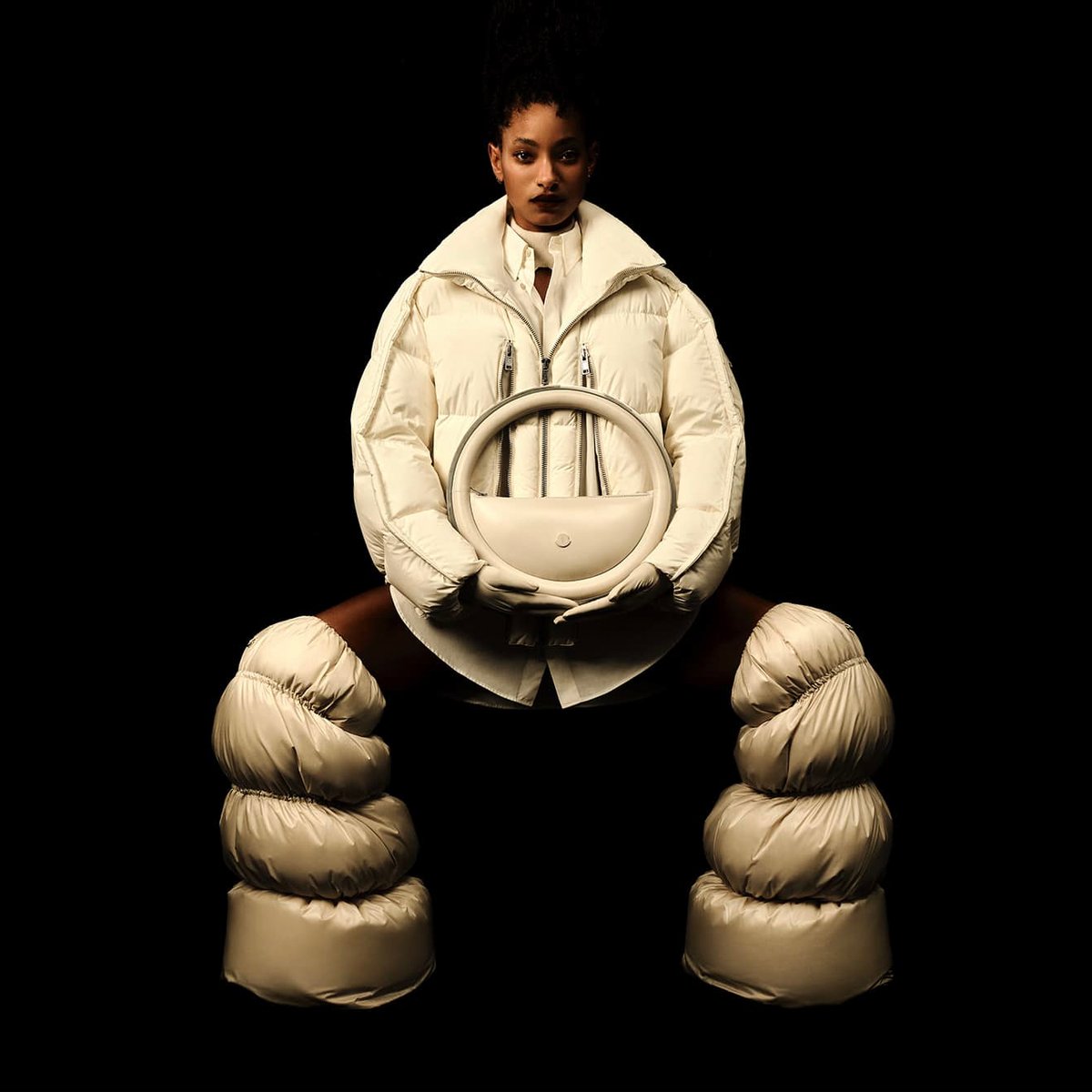注目コラボ ☆ 関税込 ☆ MONCLER X WILLOW SMITH ダウンベスト S MONCLER(モンクレール) ダウンベスト(レディース) - 海外通販