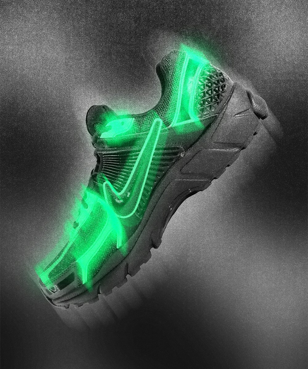 【最終価格】ナイキ／スタンド／スウォッシュオブジェ【激レア・非売品】 nike-dsm-vomero5-v-002-2-