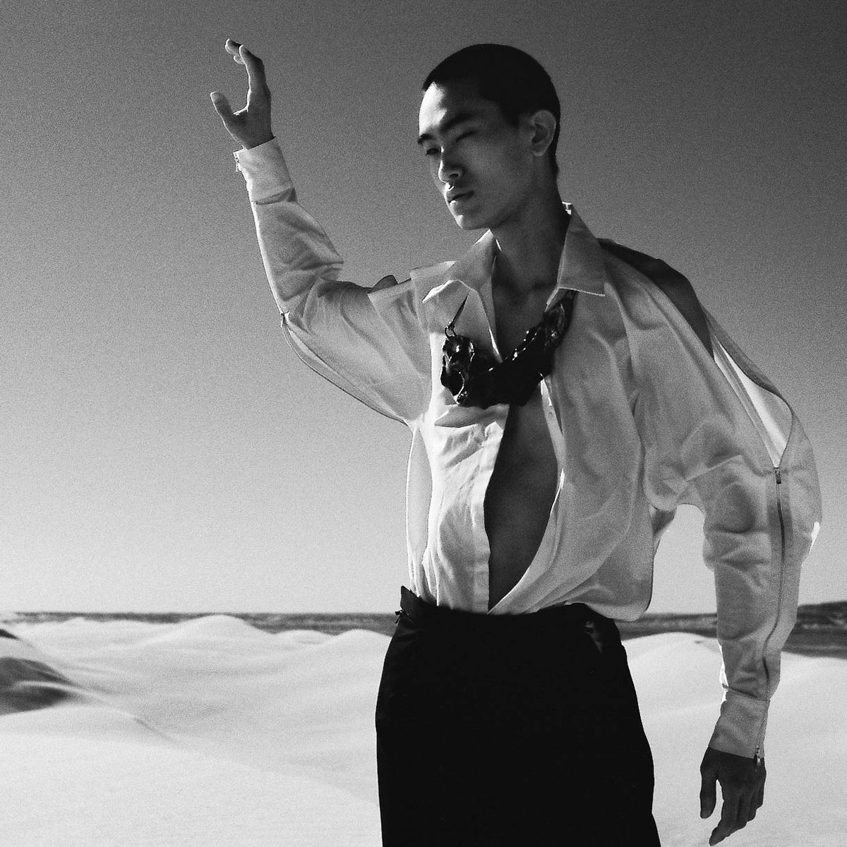 ユイマ ナカザトの展覧会開催、「イドメネオ」での衣装や2025年春夏