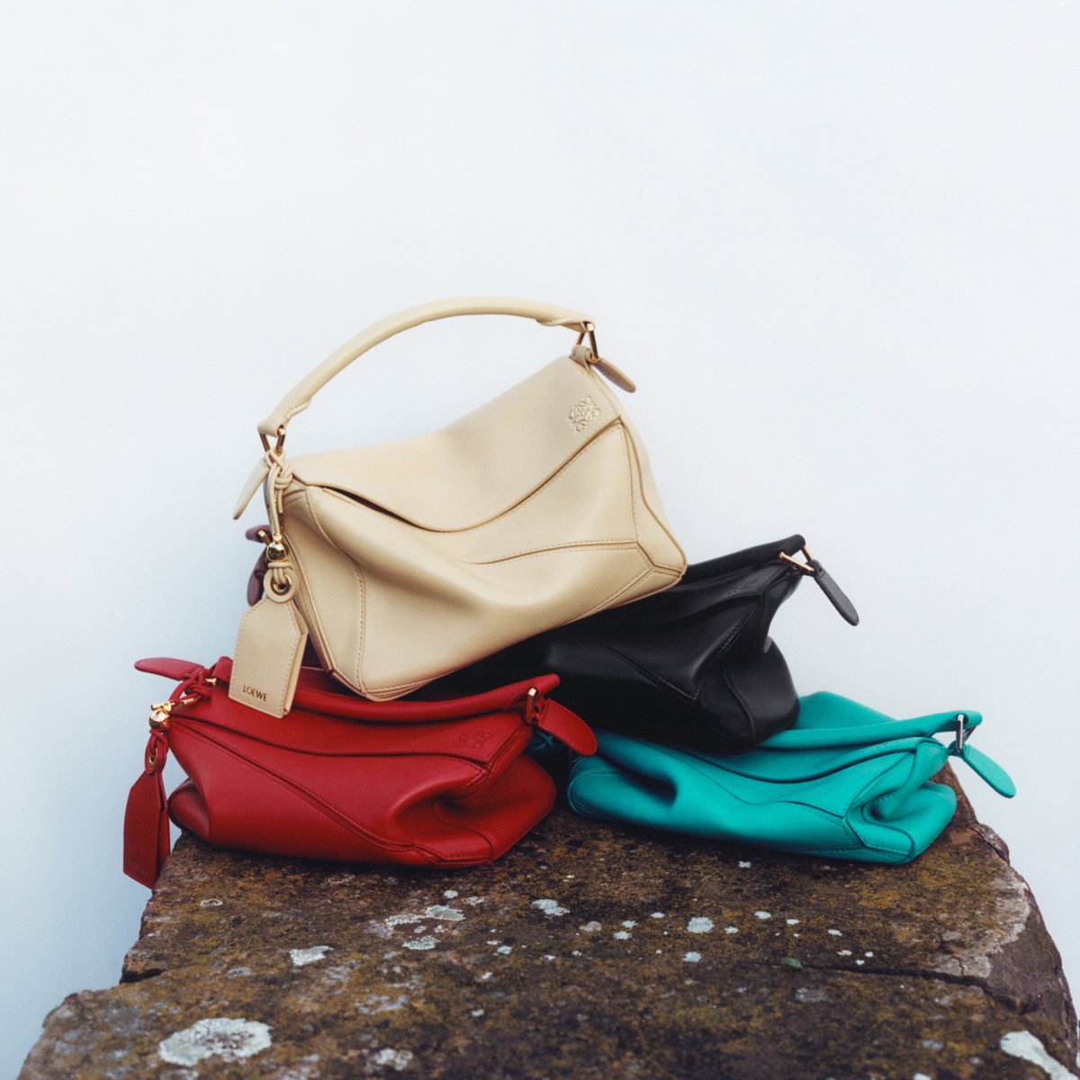 新作☆LOEWE フェザーライト パズルバッグ スモール LOEWE_SS25_CAMPAIGN_SOCIAL_FIR