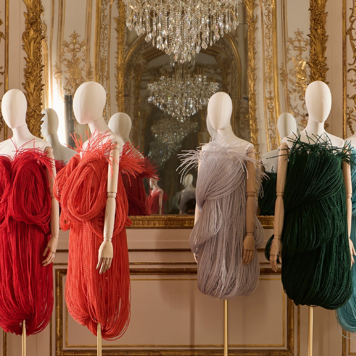 LOEWE_FW25_PRESENTATION_MANNEQ