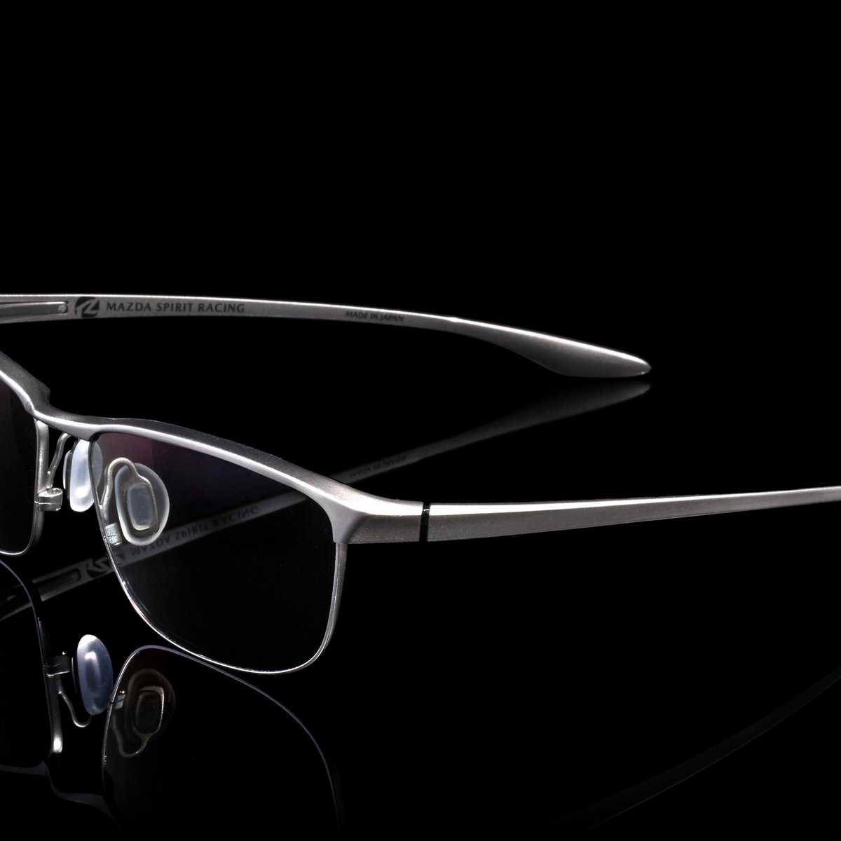 jins-mazda-002-18f5a750-11ad-