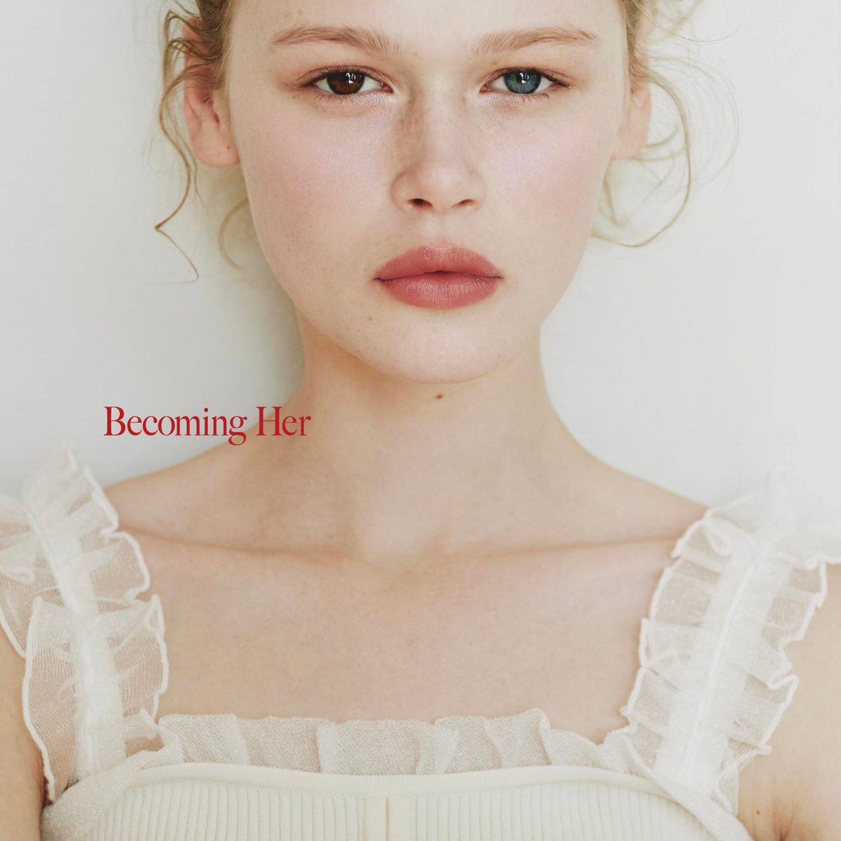 【未使用】SNIDEL  2025 スナイデルの25年新春ウェア、“肩出し”ミニ丈ニットワンピ