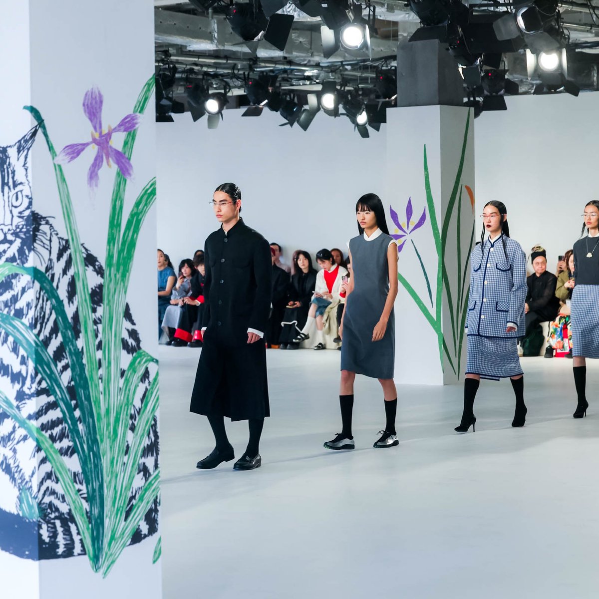 【美品】　2025年中国モデルユニフォーム 文化服装学院出身の中国人が表現したものとは？AO YES 2025年秋冬