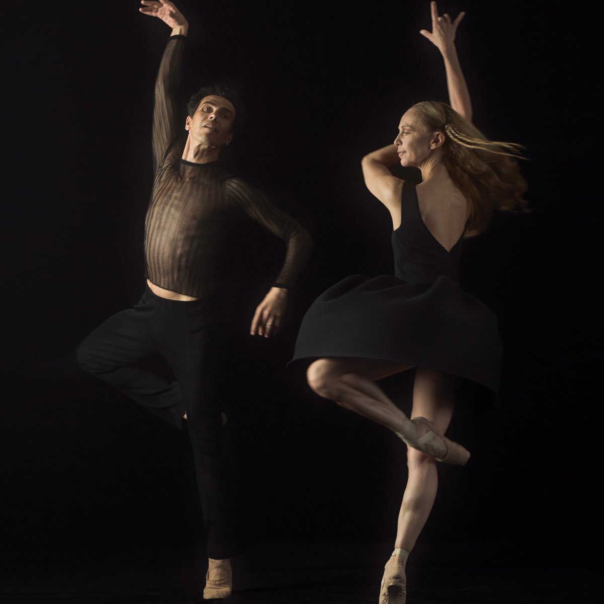 CFCLがバレエから着想を得たカプセルコレクション発売、ロングスリーブ