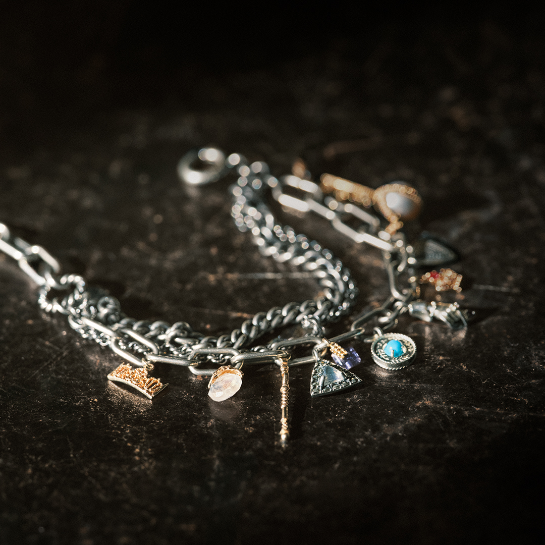 35th_crown_01_sq-fcec6092-f625