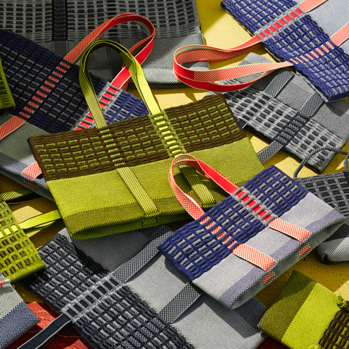 GOOD GOODS ISSEY MIYAKEが新作バッグコレクション「MOKKO」発売