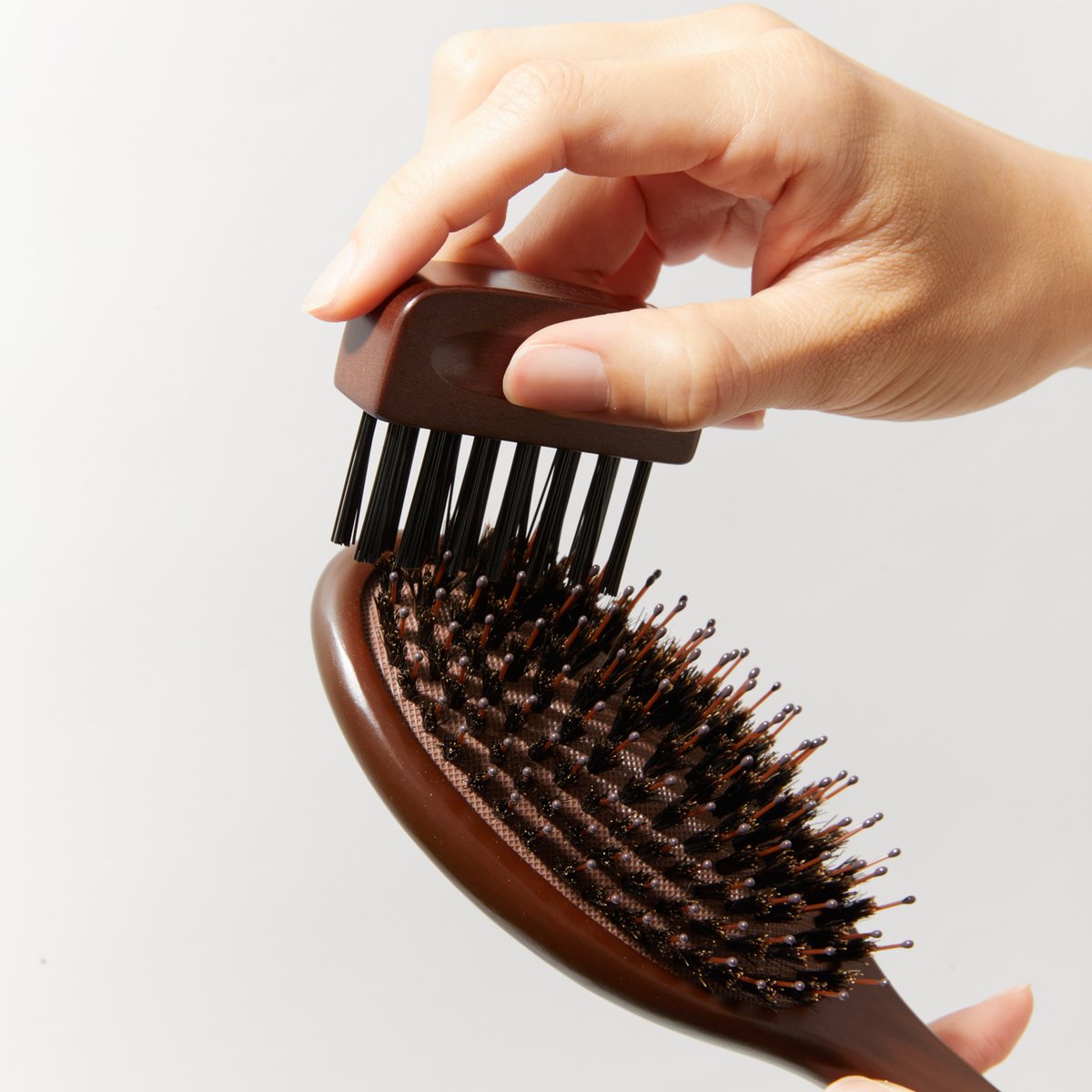 ジョンマスターオーガニックがヘアブラシクリーナーを発売 ほこりや